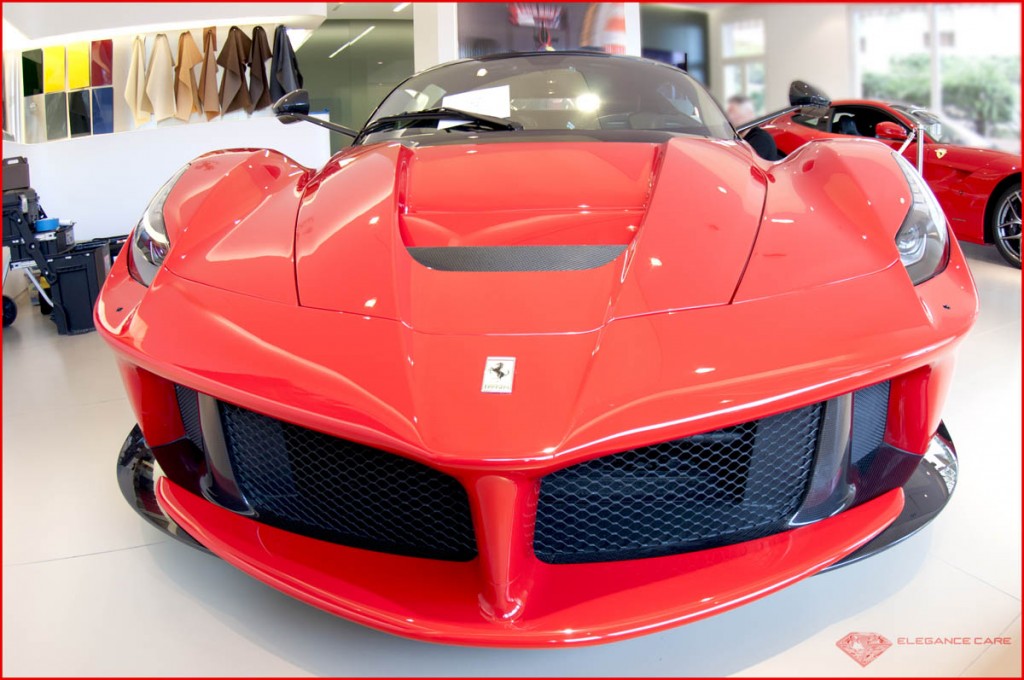 0 a vue avant laferrari