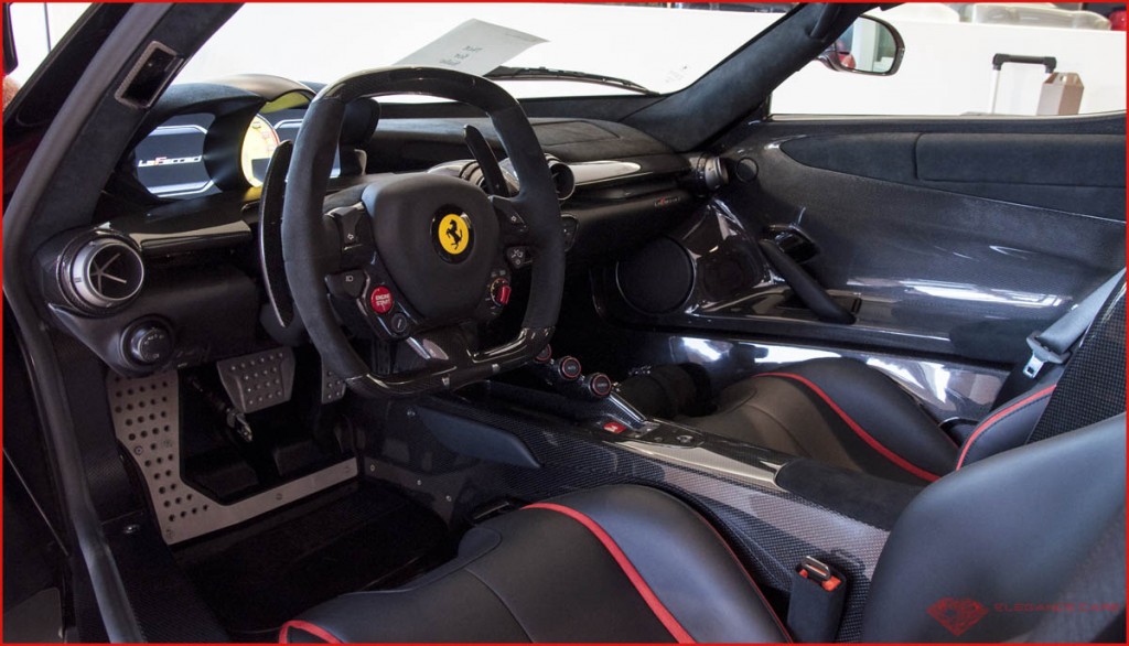 0 c vue interieur laferrari